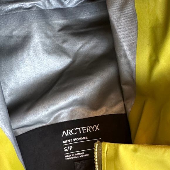 Arc'teryx Men's BETA SL JACKET MEN'S Colour:
Olive Moss / Euphoria - Picture 10 of 13
